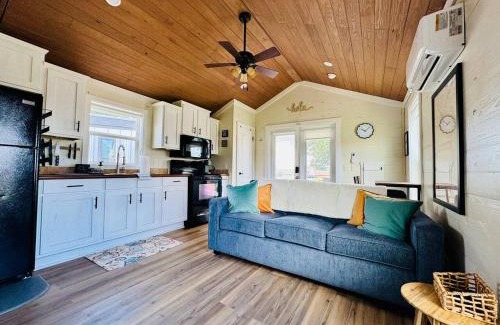 Austin Apartment | Charming Tiny Home Getaway with Pool and Hot Tub