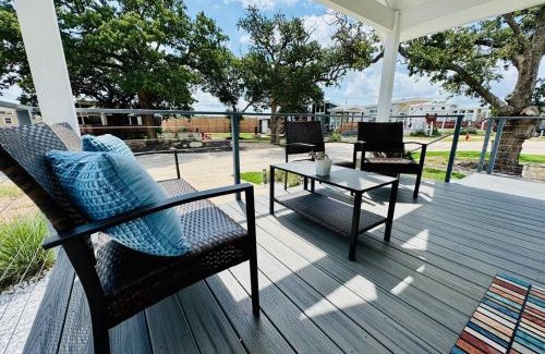 Austin Apartment | Charming Tiny Home Getaway with Pool and Hot Tub
