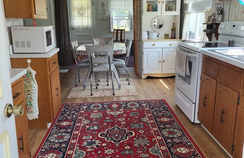 Eagle Lake House | Charming Tiny House in Eagle Lake. All you need to bring is your cloths & food.