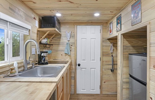 Dripping Springs House | Charming Tiny House in Dripping Springs w/Grill, Fire Pit & Views