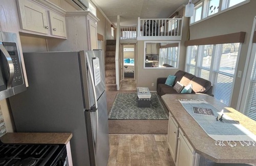 Afton Cabin | Charming tinyhouse at Grand Lake with access to RV resort amenities.