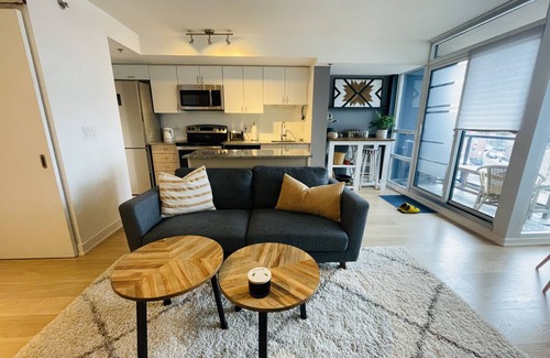 Mimico Condo | Charming Toronto Lakeshore Condo