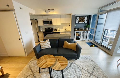Mimico Condo | Charming Toronto Lakeshore Condo
