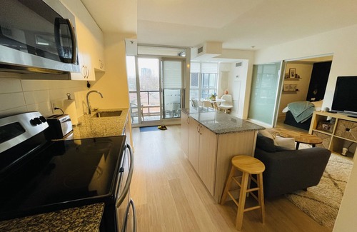 Mimico Condo | Charming Toronto Lakeshore Condo