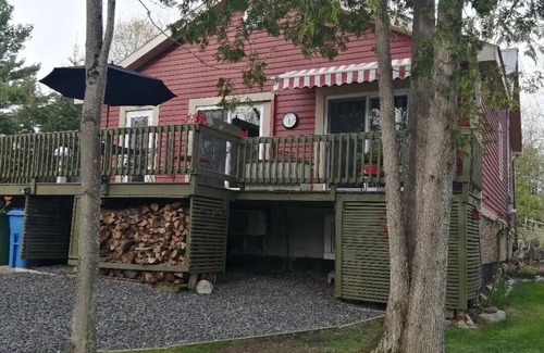 Knowlton House | Charming, totally upgraded 3-bedroom, 2 bathroom home with all the amenities.