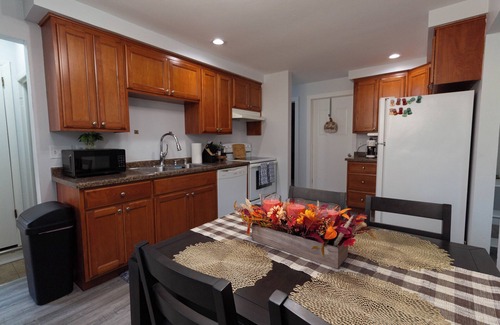 Appleton House | Charming townhome in Appleton with WiFi, 28 minutes away from Lambeau Field!