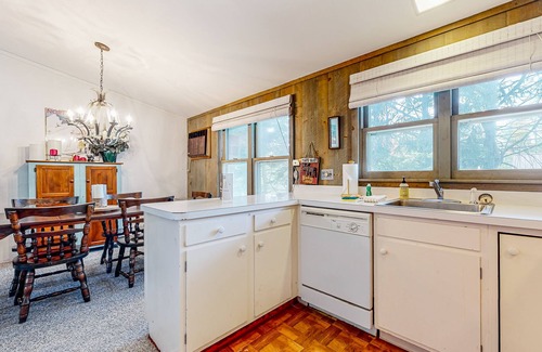 Cranmore Birches House | Charming townhome with pool, fireplace, skiing, fast WiFi, & washer/dryer