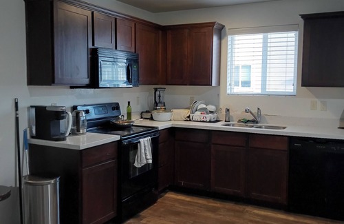 Orem North House | Charming townhome with AC, fitness room, WiFi in brilliant Vineyard