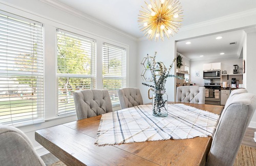 Austin Ave. House | Charming Townhouse in Downtown Waco!