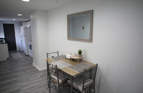 Canton House | Charming Townhouse in Baltimore City NO PET FEE