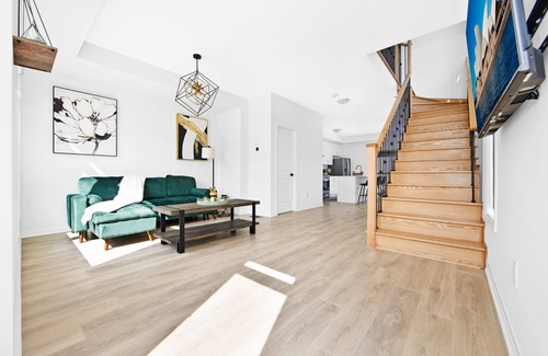 Whitby House | Charming Townhouse Retreat Near Nordic Spa