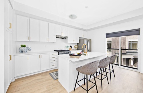 Whitby House | Charming Townhouse Retreat Near Nordic Spa