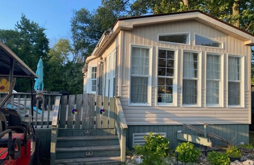Sherkston House | Charming trailer at sherkston shores resort for a fun filled and relaxing stay.