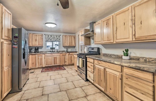 Flowing Well Neighborhood House | Charming Tucson Home w/Covered Patio & Grill!