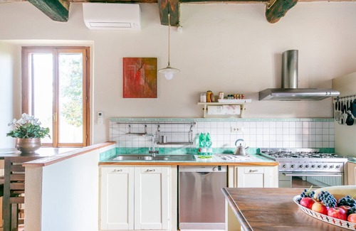 Simignano House | Charming Tuscan Villa with pool, hot tub, A/C, Siena 15 km