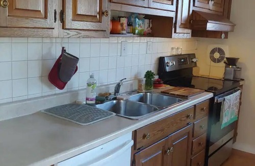 Clay House | Charming Tutor Style Split Level House in Quiet and Safe Neighborhood