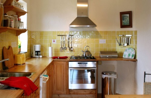 Templenoe Cottage | Charming Two Bedroom Cottage with Magnificent Sea Views. 10 minutes from Kenmare