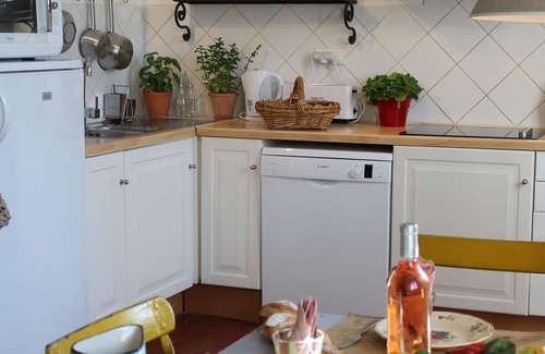 Lourmarin Apartment | Charming Two Bedroom Apartment In The Heart Of Lourmarin. Great Location