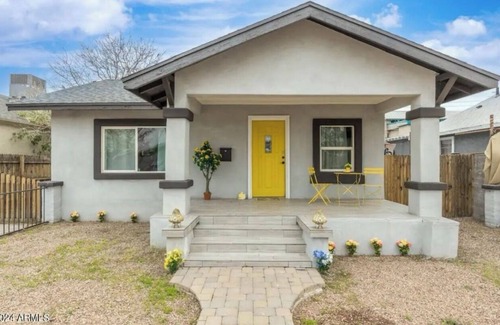 Governmental Mall House | 🏡 Charming Two-Bedroom Oasis in Downtown Phoenix! 🌞