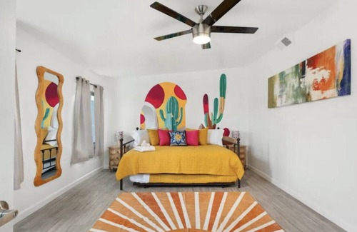 Governmental Mall House | 🏡 Charming Two-Bedroom Oasis in Downtown Phoenix! 🌞