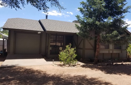 Payson House | Charming, updated 2 BA/2BR cottage in Payson, w/AC. Dog friendly.