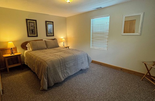 Victor Other | Charming, Updated 4BR 2BA Farmhouse in Heart of NRG National Park