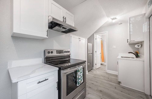 North Hyde Park Apartment | Charming Updated Condo in Heart of Tampa