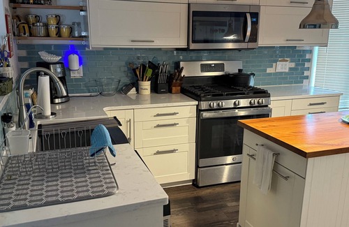 Clear Lake House | Charming updated house with lake view in Clear Lake.