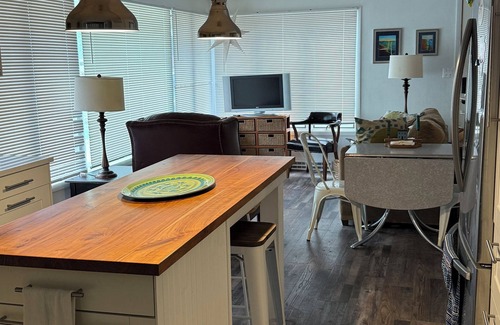Clear Lake House | Charming updated house with lake view in Clear Lake.