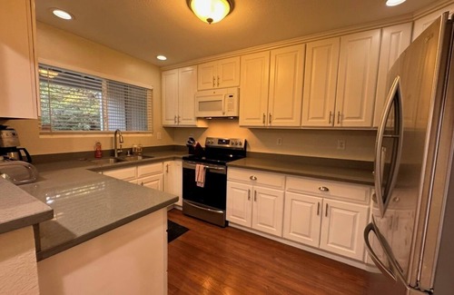 Pleasant Hill House | Charming Updated 2-bedroom townhome with Garage, AC, WiFi in Pleasant Hill