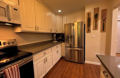 Pleasant Hill House | Charming Updated 2-bedroom townhome with Garage, AC, WiFi in Pleasant Hill