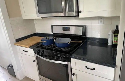Midtown House | Charming Upper Level Ardsley Park Duplex