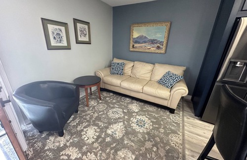Kyle House | Charming Upstairs 2-bedroom townhome W/side entrance & Balcony in Kyle AC, WiFi