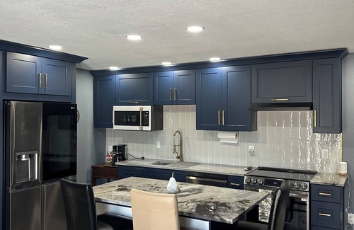 Kyle House | Charming Upstairs 2-bedroom townhome W/side entrance & Balcony in Kyle AC, WiFi