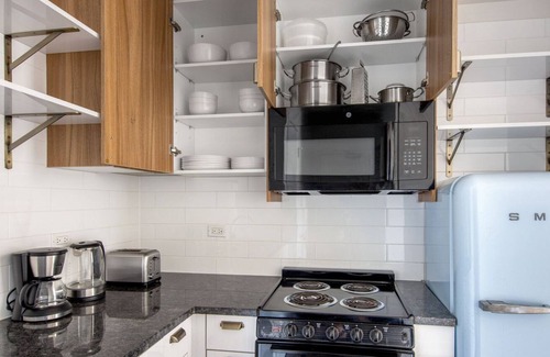 Uptown Apartment | Charming Uptown 1BR w/ Indoor Pool, nr Lakefront Trail, by Blueground
