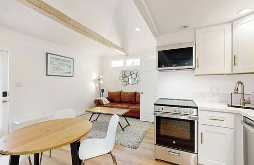 Park Mesa Heights Villa | Charming Urban Oasis near LAX w Pool Table, Sauna, and Rooftop Terrace