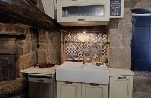 Estoraos House | Charming vacation home with pool in Ponte de Lima!