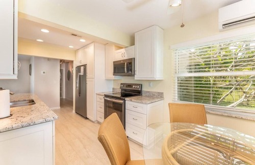 Laurel House | Charming vacation home, short walk to the beach