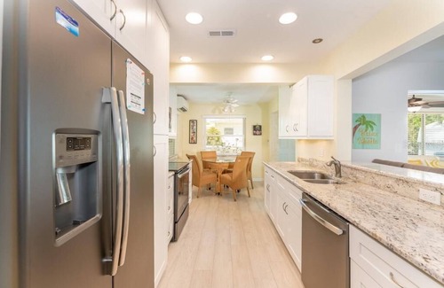 Laurel House | Charming vacation home, short walk to the beach