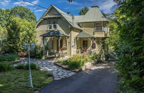 Waterloo House | Charming Victorian house built in 1870, Dreamy vacation