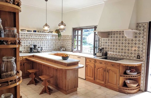 Funchalinho Villa | Charming Villa between Lisbon and the Beach, with headed pool!