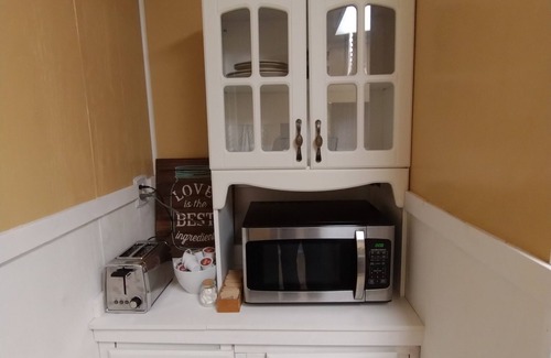 Northeast Pensacola Villa | Charming villa in Pensacola with WiFi and AC. Secluded and private.
