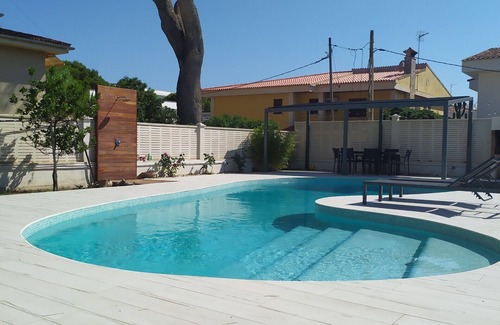 Les Meravelles Ski Chalet | Charming villa in Playa de Palma in a quiet residential area.