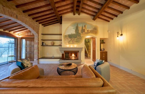 Montelovesco Villa | Charming Villa in the Antognolla Estate