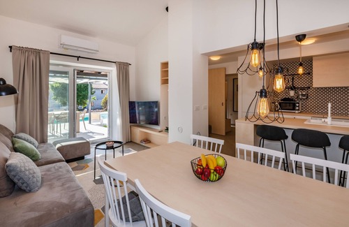 Butkovici House | Charming villa with pool for 7 people
