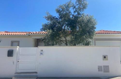Pataias Villa | Charming villa with private poll