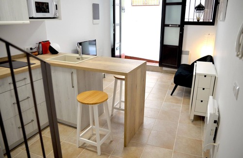 Perelada Apartment | Charming Village House in Central Peralada with Modern Amenities