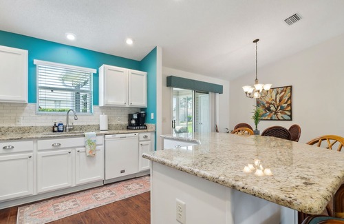 Lynnhaven Cottage | Charming Villages Home w/Lanai & Golf Cart!