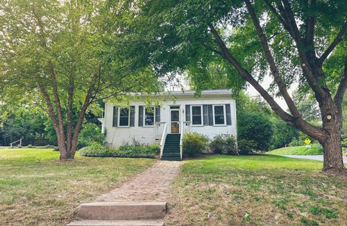 Petersburg House | Charming Vintage Bunglow