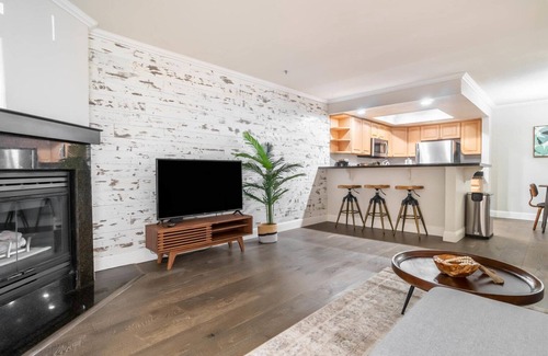 Walnut Creek Apartment | Charming Walnut Creek 1BR w/Pool & A/C, nr Shops, by Blueground